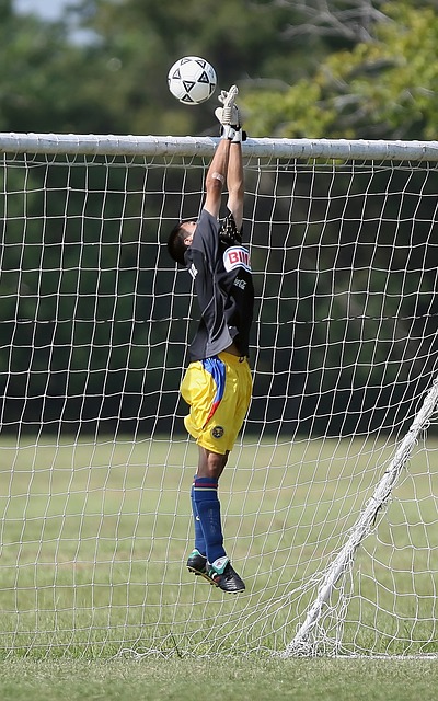 中俄两国赛车手界江冰面飞车竞技.