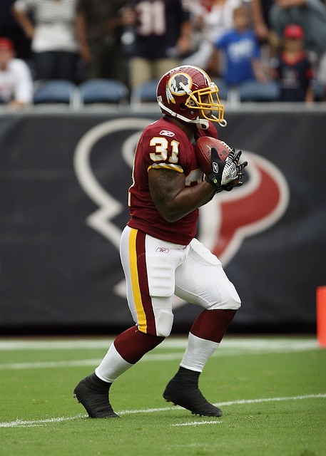 身穿东北豹服参加汉马的跑者:遗憾未约上武大樱花,打算再跑一次汉马.